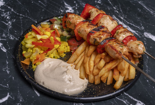 chicken-kebab-en-plato